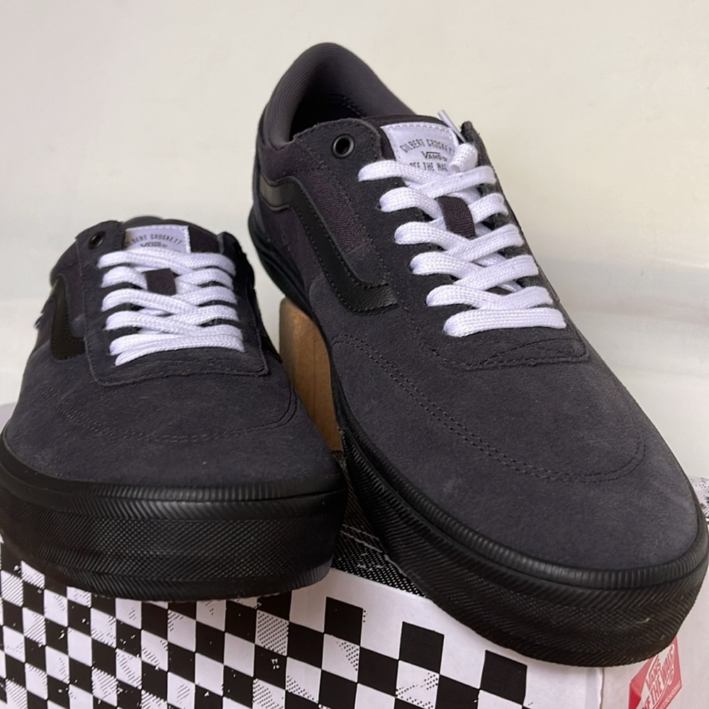 Vans WMNS Gilbert Crockett Dark Navy
VN0ASIFDNV
Sneakers - Picture 11 of 16